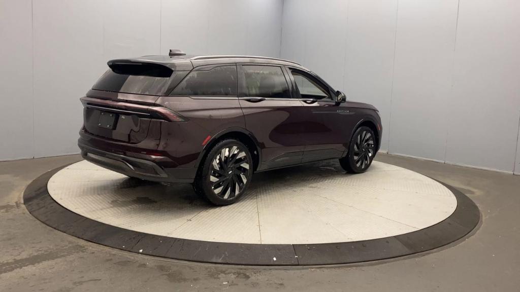 new 2025 Lincoln Nautilus car, priced at $70,910