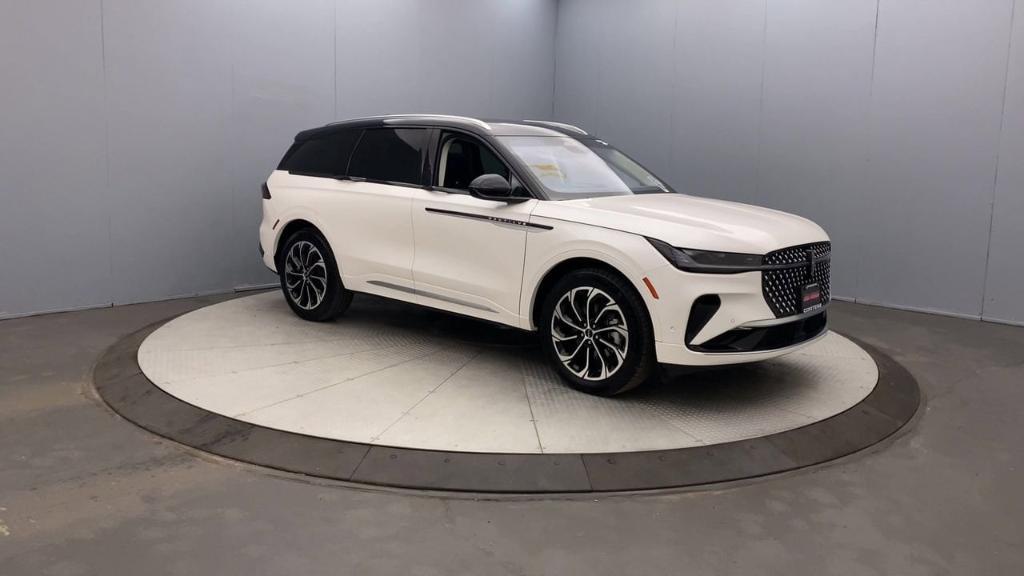 used 2024 Lincoln Nautilus car, priced at $54,999