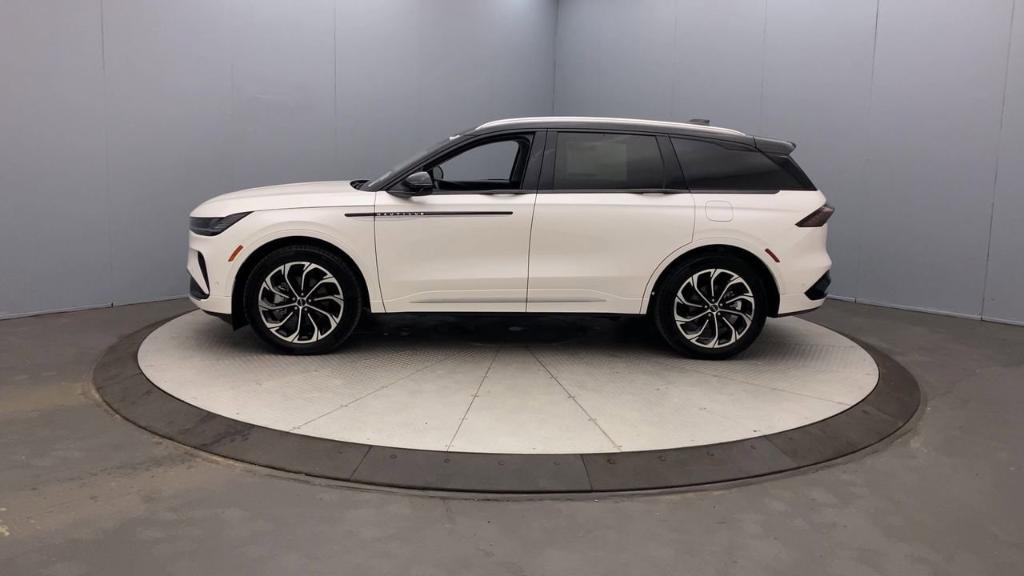 used 2024 Lincoln Nautilus car, priced at $54,999