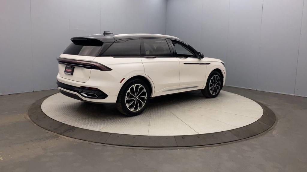 used 2024 Lincoln Nautilus car, priced at $54,999