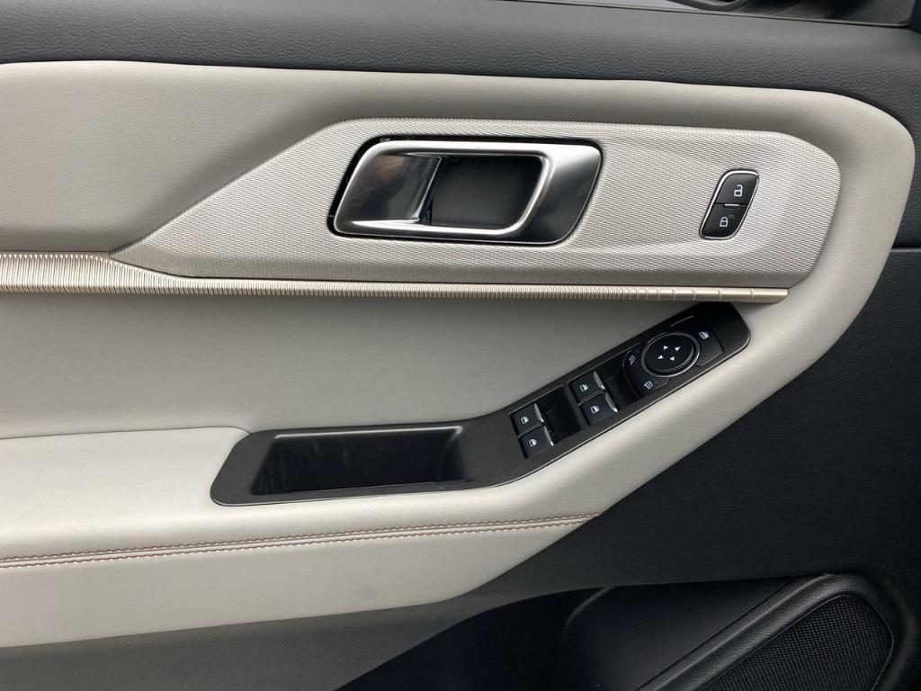 new 2025 Ford Explorer car, priced at $49,115