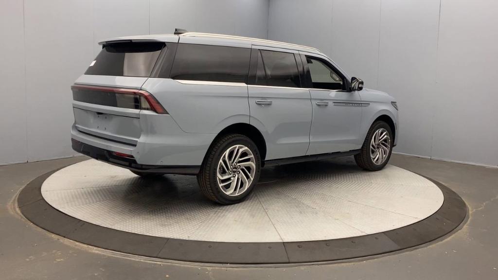 new 2025 Lincoln Navigator car, priced at $103,585