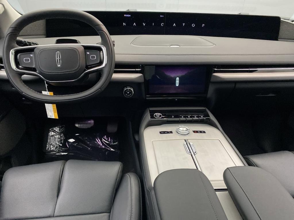 new 2025 Lincoln Navigator car, priced at $103,585