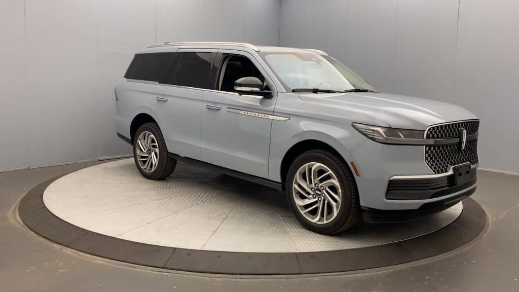 new 2025 Lincoln Navigator car, priced at $103,585