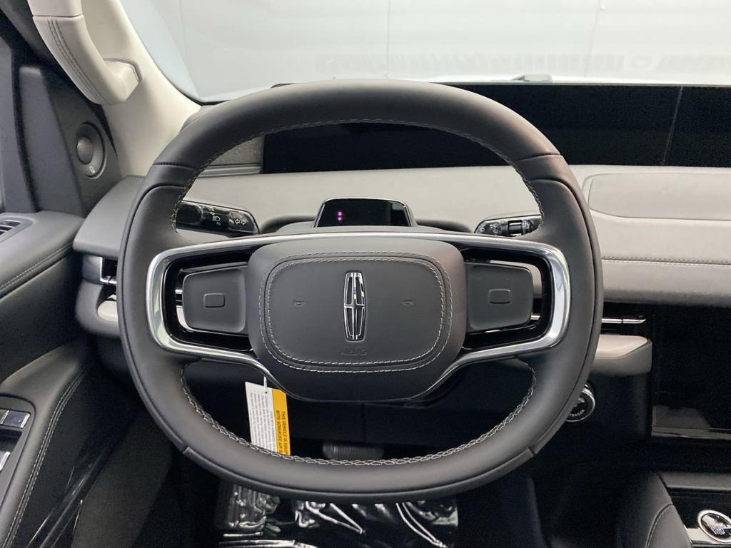 new 2025 Lincoln Navigator car, priced at $103,585