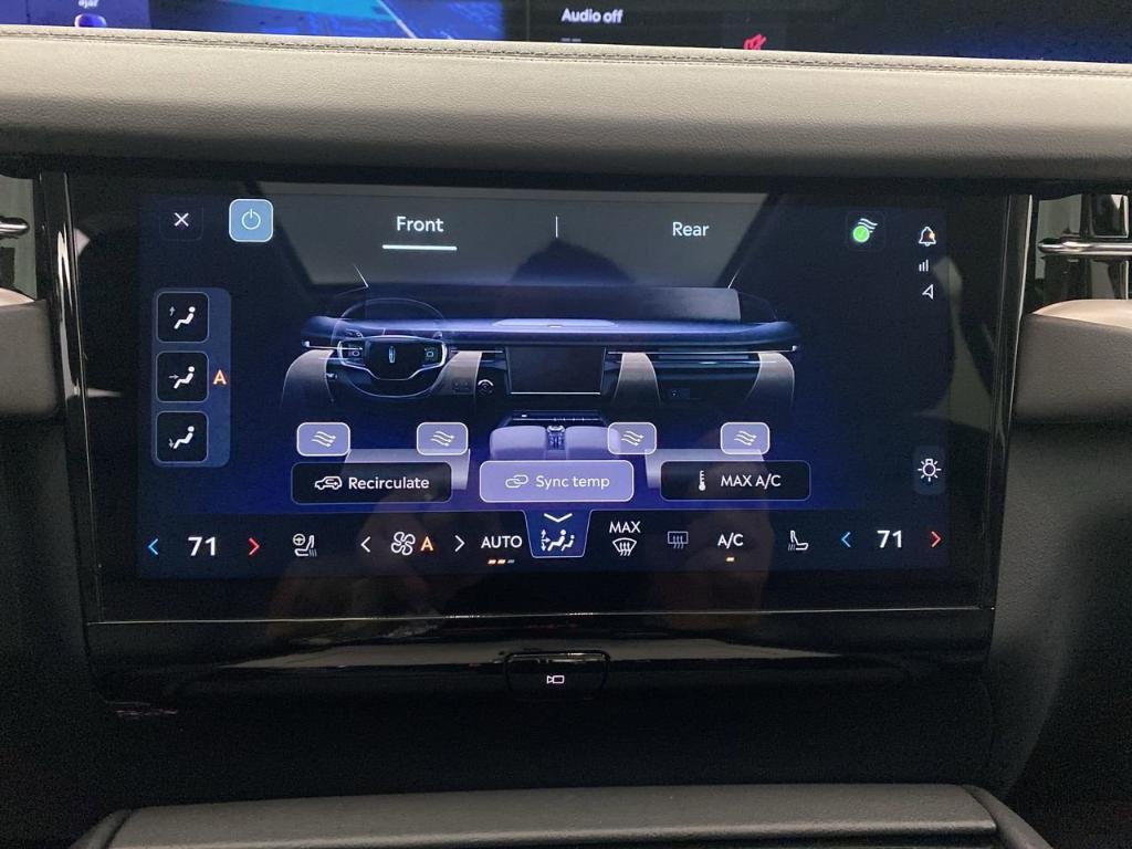 new 2025 Lincoln Navigator car, priced at $103,585