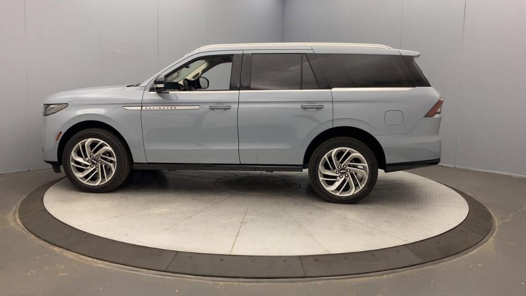 new 2025 Lincoln Navigator car, priced at $103,585