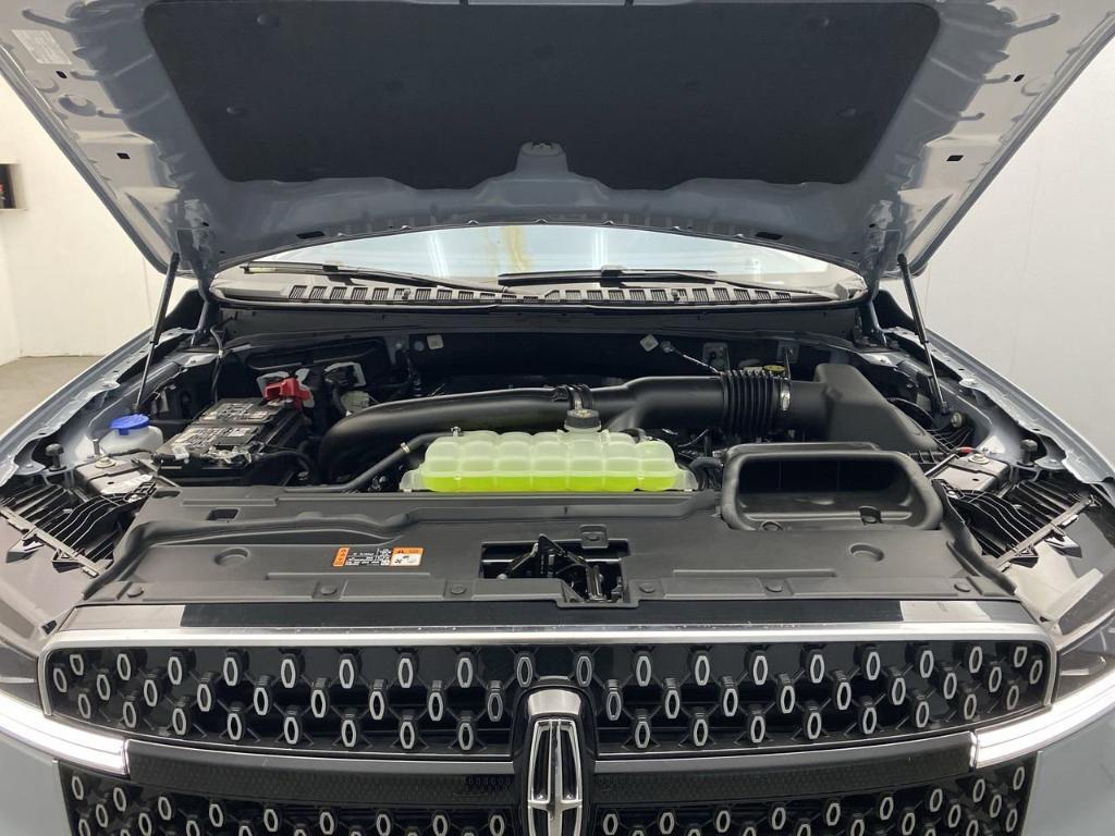 new 2025 Lincoln Navigator car, priced at $103,585