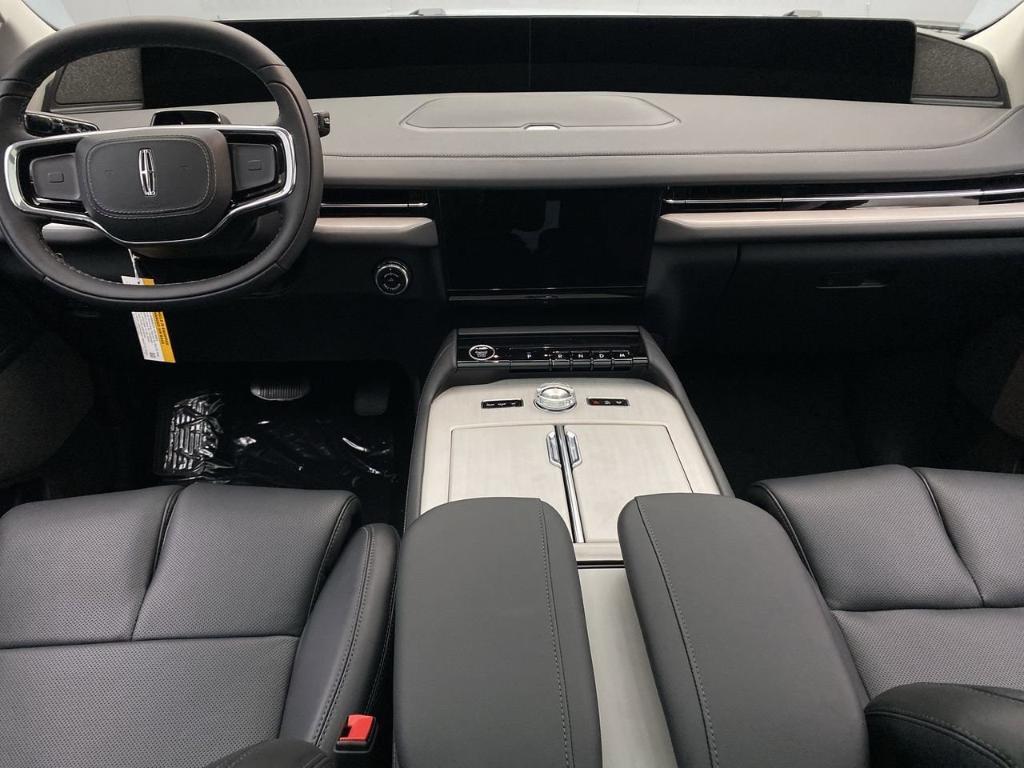new 2025 Lincoln Navigator car, priced at $103,585