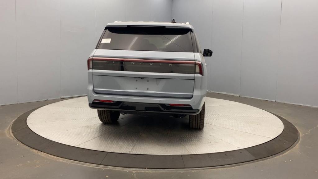 new 2025 Lincoln Navigator car, priced at $103,585