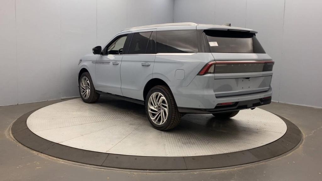 new 2025 Lincoln Navigator car, priced at $103,585