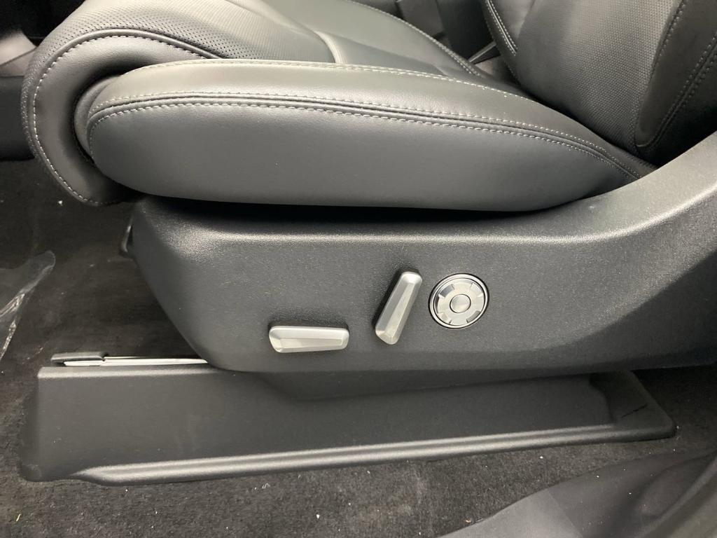 new 2025 Lincoln Navigator car, priced at $103,585