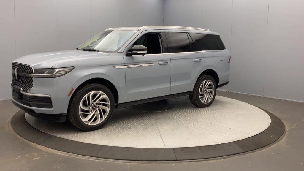new 2025 Lincoln Navigator car, priced at $103,585
