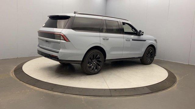 new 2025 Lincoln Navigator car, priced at $107,805