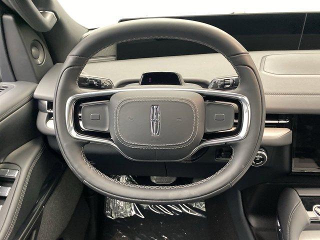 new 2025 Lincoln Navigator car, priced at $107,805