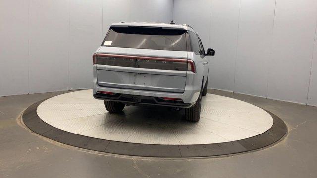 new 2025 Lincoln Navigator car, priced at $107,805