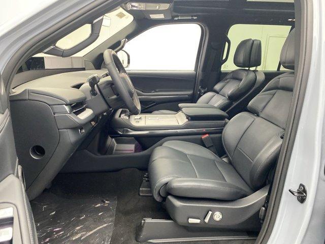 new 2025 Lincoln Navigator car, priced at $107,805