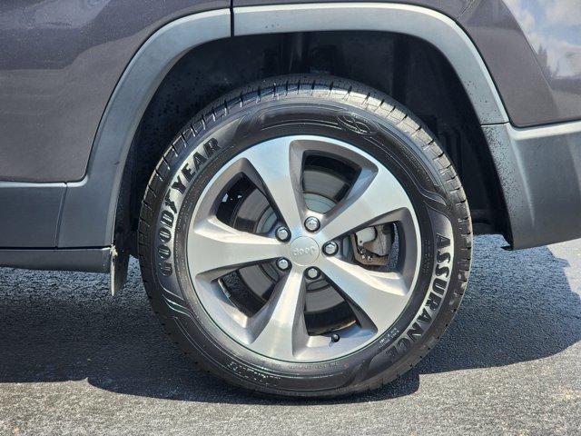 used 2020 Jeep Cherokee car, priced at $23,198