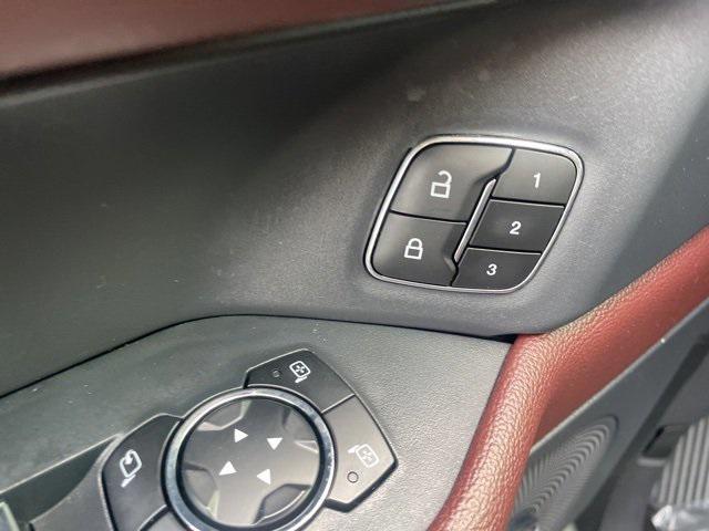 used 2024 Ford Expedition car, priced at $43,402