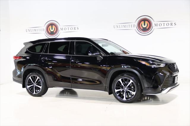 used 2022 Toyota Highlander car, priced at $39,500