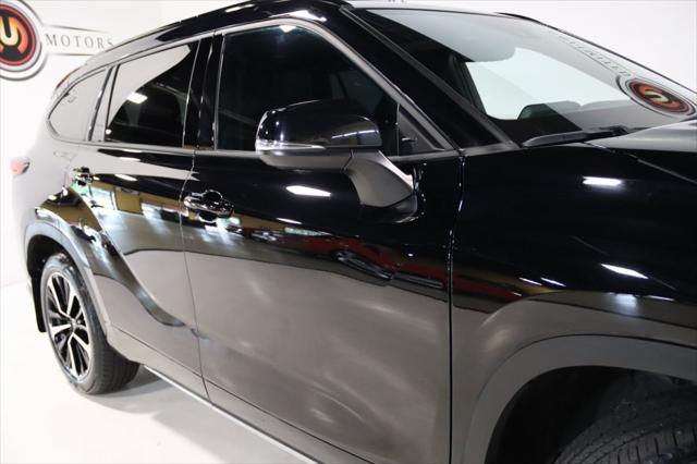 used 2022 Toyota Highlander car, priced at $39,500