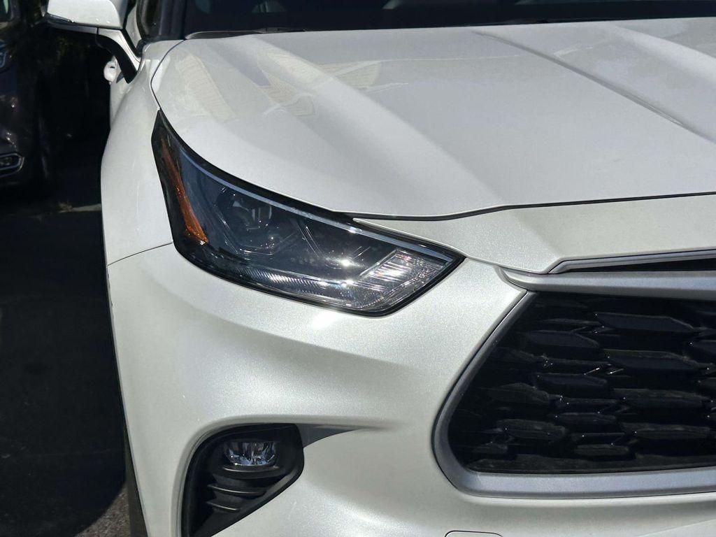 used 2024 Toyota Highlander car