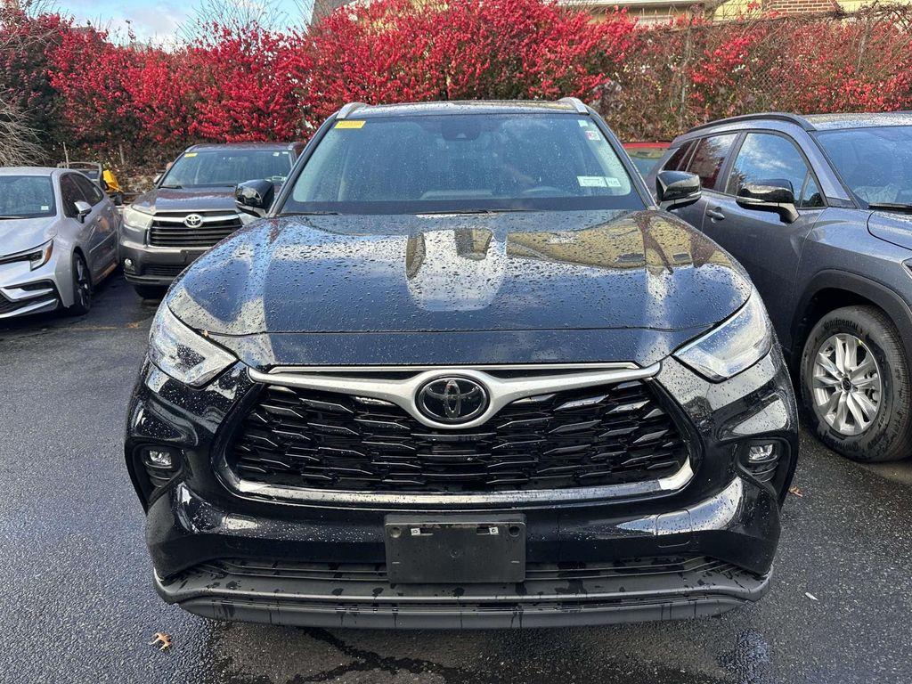 used 2023 Toyota Highlander car