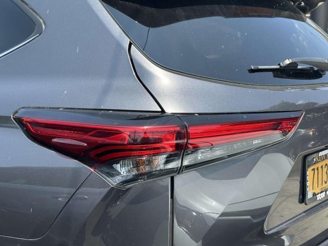 used 2021 Toyota Highlander Hybrid car