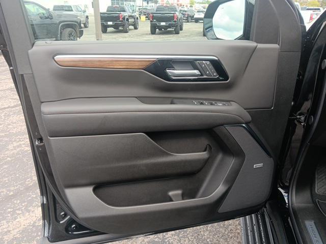 new 2025 Chevrolet Suburban car, priced at $82,001