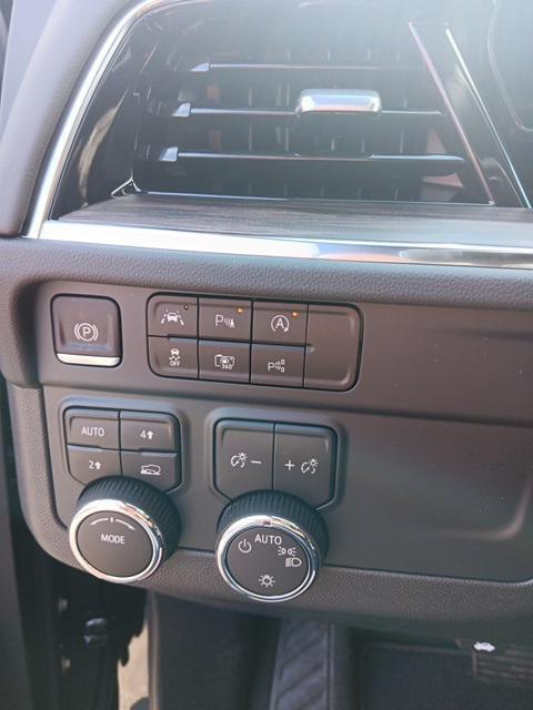 new 2025 Chevrolet Suburban car