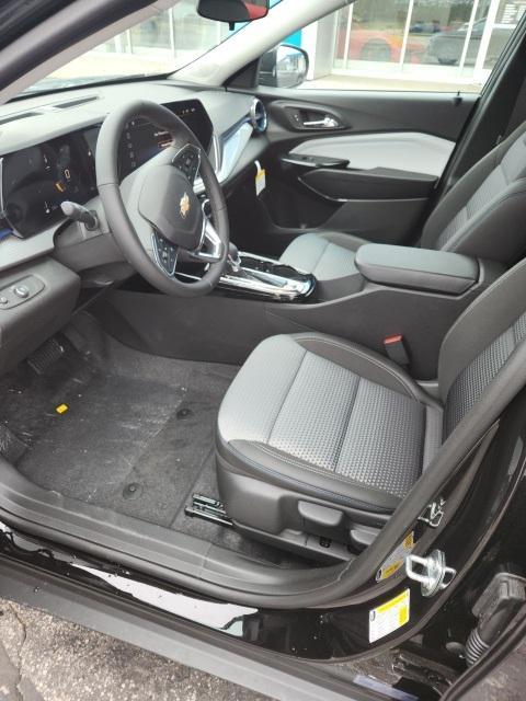 new 2025 Chevrolet Trax car
