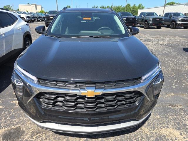 new 2025 Chevrolet Trax car, priced at $23,817