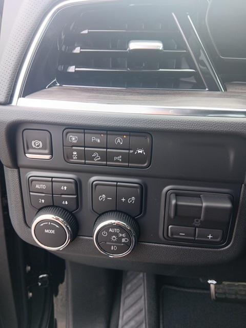 new 2025 Chevrolet Suburban car, priced at $82,512