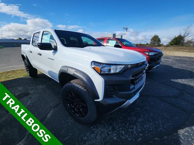 new 2024 Chevrolet Colorado car, priced at $37,500