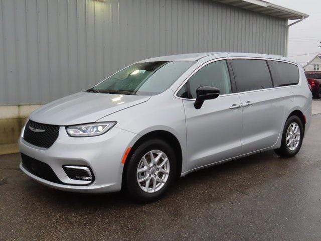 used 2024 Chrysler Pacifica car, priced at $35,489