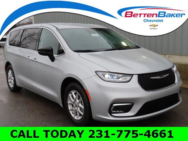 used 2024 Chrysler Pacifica car, priced at $35,489