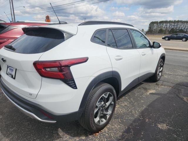 new 2025 Chevrolet Trax car