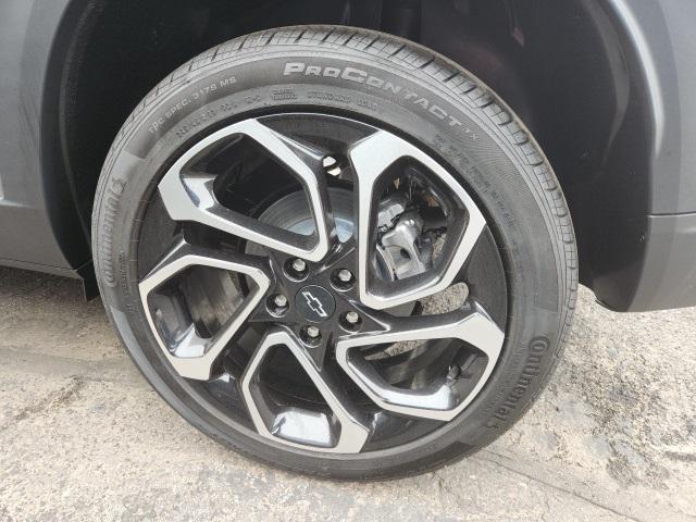 new 2025 Chevrolet Trax car