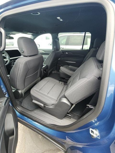 new 2025 Chevrolet Traverse car