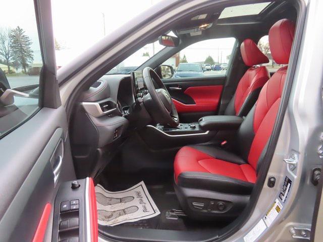 used 2023 Toyota Highlander car, priced at $41,900