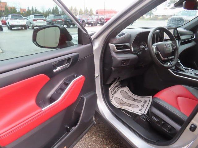 used 2023 Toyota Highlander car, priced at $41,900