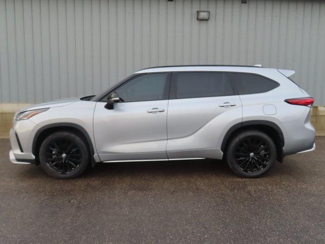 used 2023 Toyota Highlander car, priced at $41,900