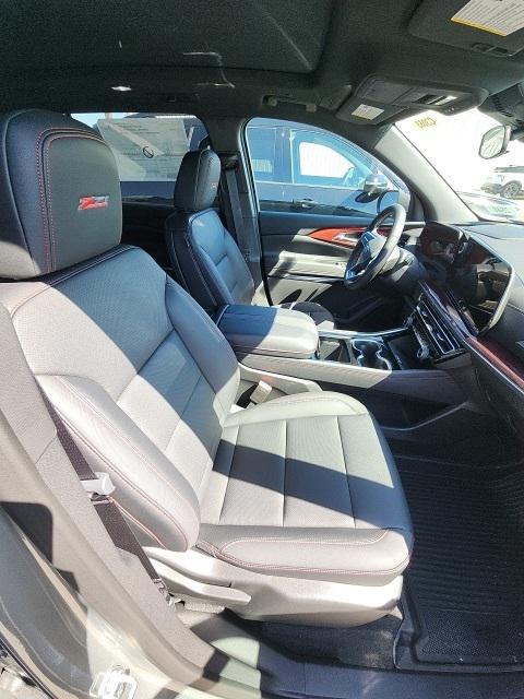 new 2025 Chevrolet Traverse car