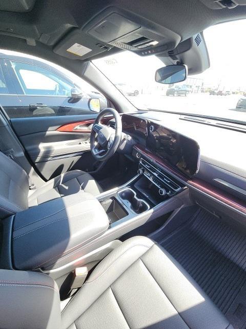 new 2025 Chevrolet Traverse car