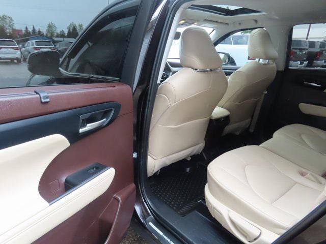 used 2021 Toyota Highlander car, priced at $35,500