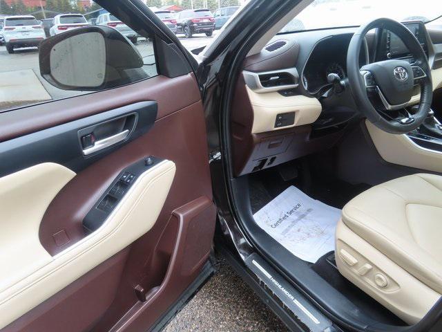 used 2021 Toyota Highlander car, priced at $35,500
