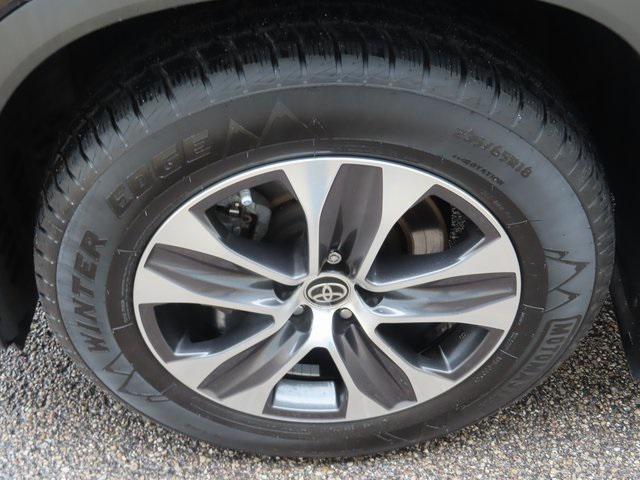 used 2021 Toyota Highlander car, priced at $35,500