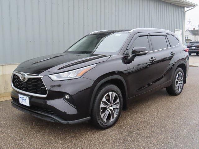used 2021 Toyota Highlander car, priced at $35,500
