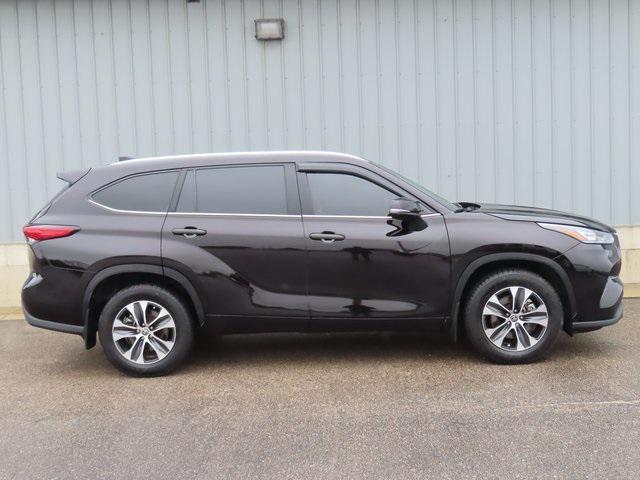 used 2021 Toyota Highlander car, priced at $35,500