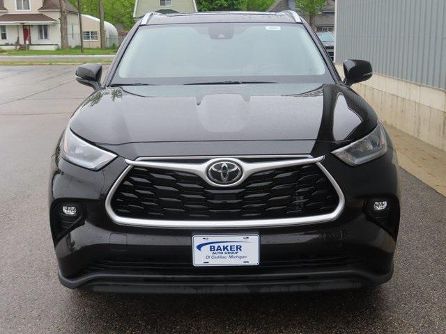 used 2021 Toyota Highlander car, priced at $35,500